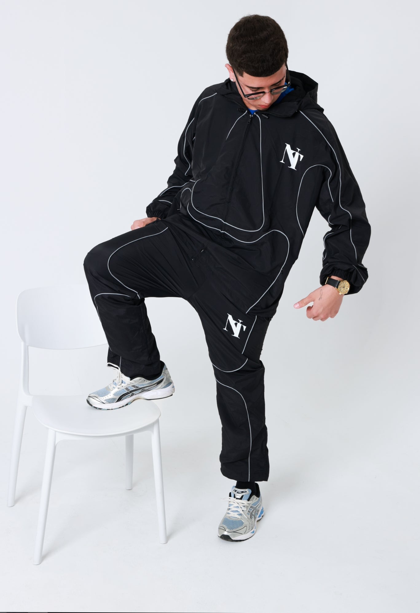 “BLACK REFLECTIVE”