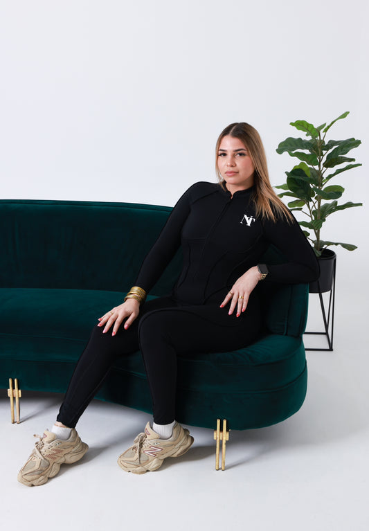 “BLACK ESSENTIAL”